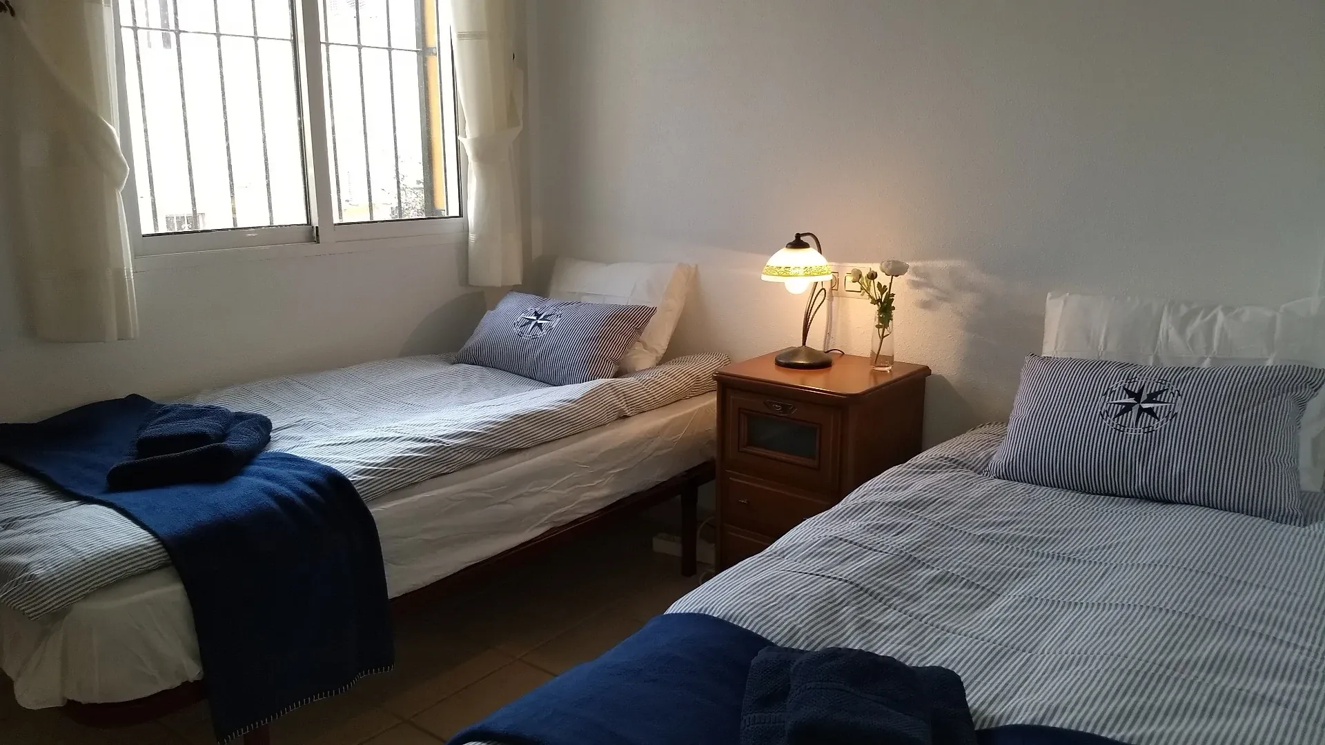 Sovrum 2 med två enkelsängar